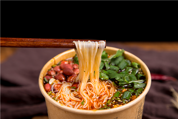 鍋底香過(guò)橋米線(xiàn)——來(lái)自遠方美味